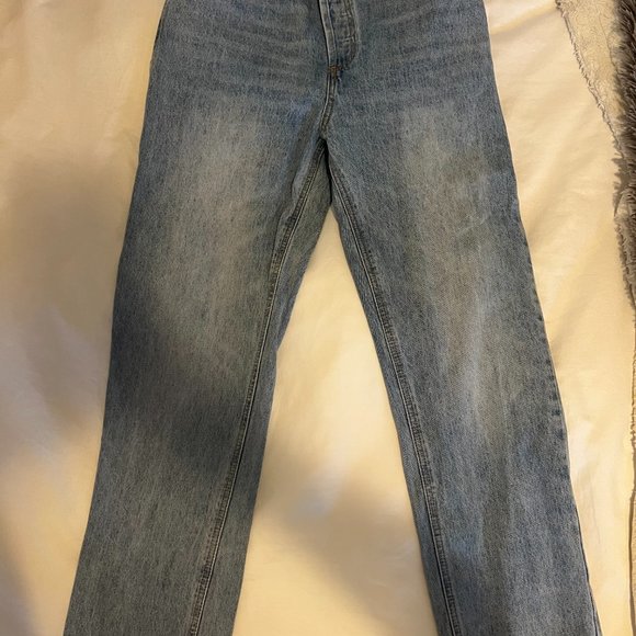 Princess Polly HOLLY ASYMMETRIC STRAIGHT LEG JEAN LIGHT WASH DENIM - Picture 3 of 4